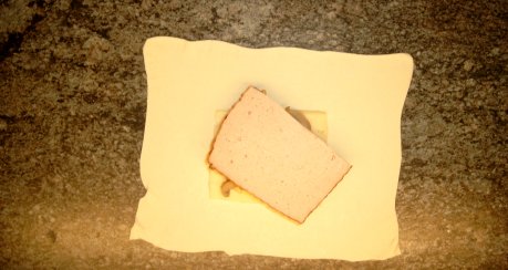 Leberkäse in Blätterteig gebacken