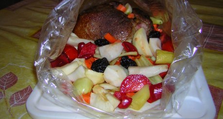 Schweinebraten im Obst-Gemüse-Sack