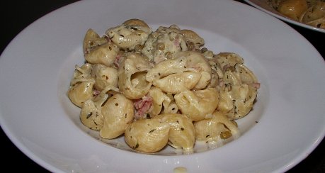 Pasta a la "La Ironie" (Käse-Schinken-Erbsen-Sauce)