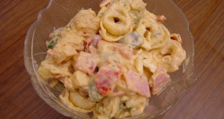 Tortellini-Salat mit Paprika und Kochschinken (für Crazy)