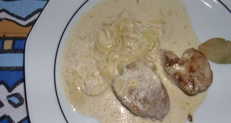 Schweinefilet in Zwiebel-Knoblauch-Rahm