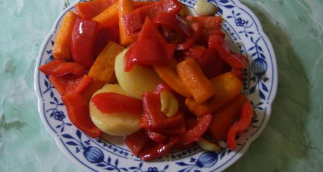 Paprika- Schweinegulasch mit Knoblauch