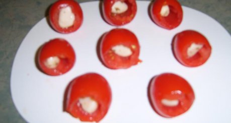 Antipasti von Tomate und Knoblauch