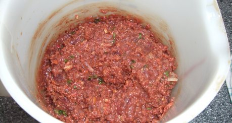 Gebackener Leberknödel mit Sauerkraut auf Pfeffersauce