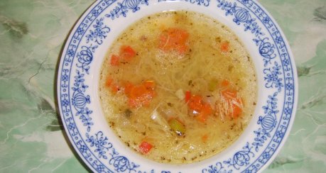 Wurstbrühsuppe mit Fadennudeln