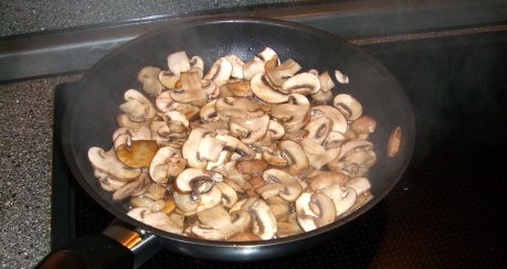 Brokkoli-Champignon-Schinken-Salat