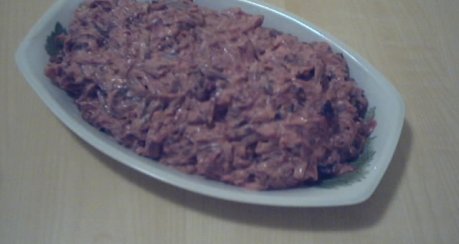 Krasnoje sweklo s tschernosliwom (Rote-Bete-Salat mit Backpflaumen und Walnüssen)