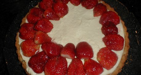 Mürbeteigboden mit Vanillecreme und Erdbeeren