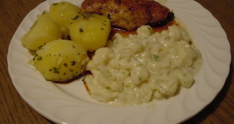 Rahmblumenkohl mit Kartöffelchen und Hähnchenbrustfilets