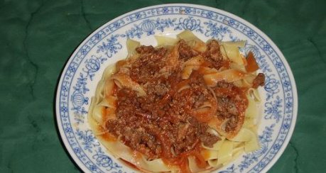 Pappardelle mit Tomatensoße al Angelina