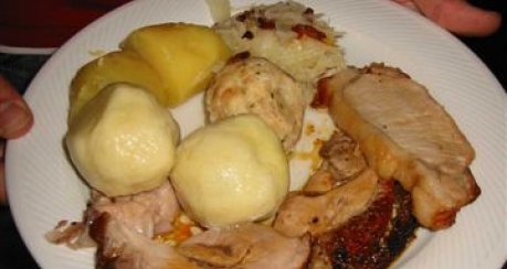 Bayrischer Schweinebraten mit Knödel