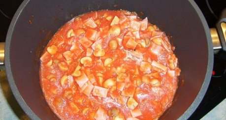 Spagetti mit Tomaten-Schinken-Sahnesoße