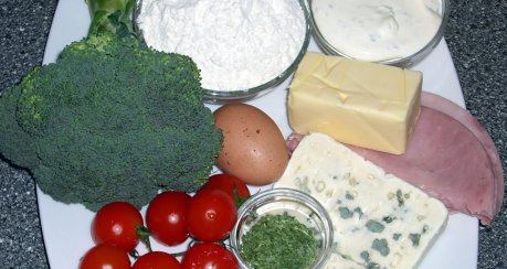 Brokkoli-Tarte mit Kochschinken u. Tomaten