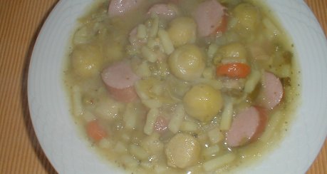 Rosenkohlsuppe mit Siedelwürstchen