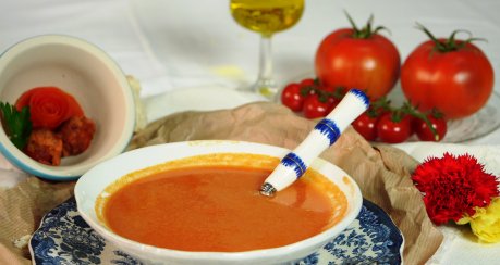 TOMATENSUPPE UND GEBRATENE GRÜNE TOMATEN 