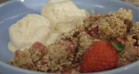 Erdbeere-Rhabarber-Crumble