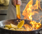 Flambieren am Tisch: Tolles Party-Highlight